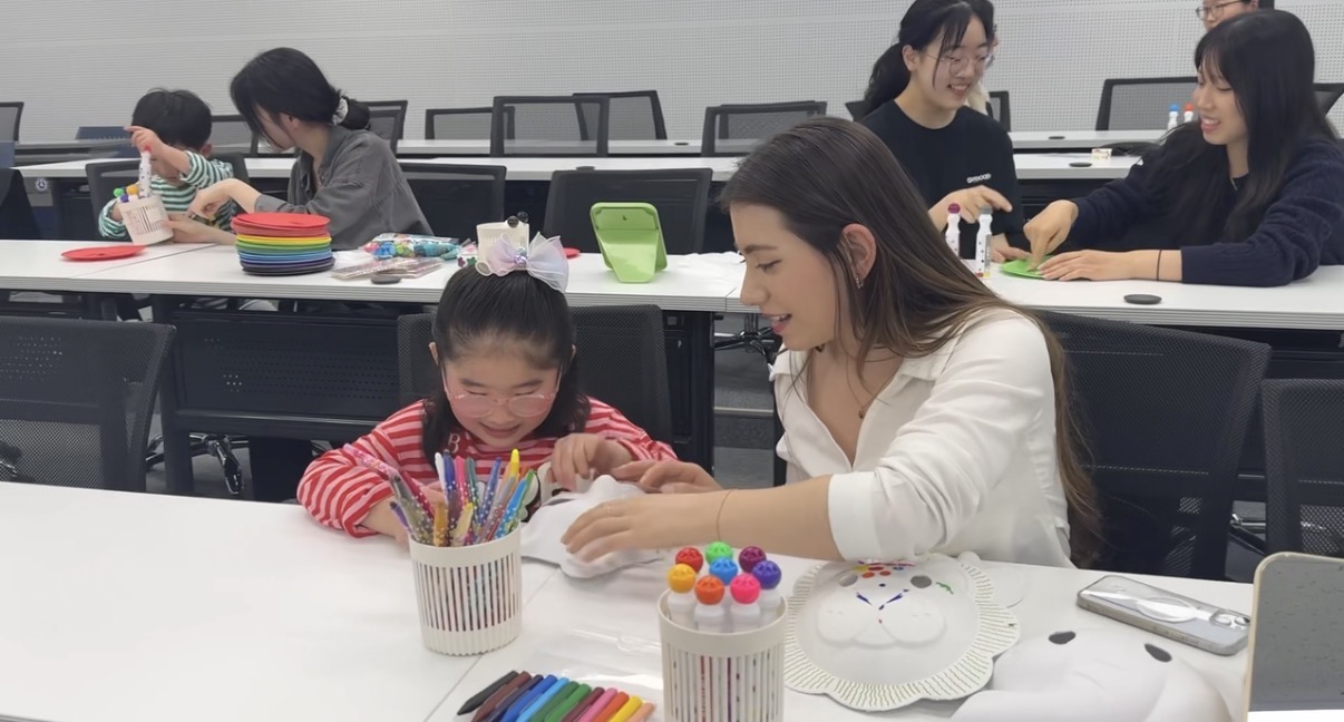 180여명 시민 참여 어린이날 영어체험부스 운영(지역사회연계) 4번째 파일 - 자세한 내용은 본문 참조