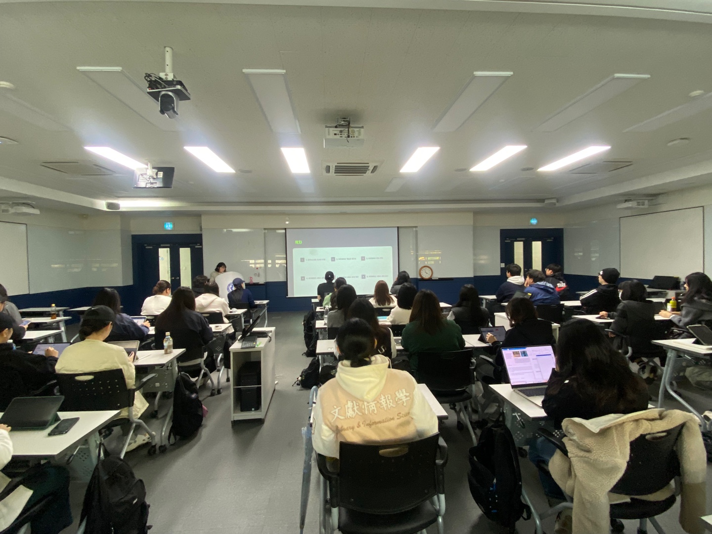 디지털 시대, 북큐레이션 기획과 실제 이미지