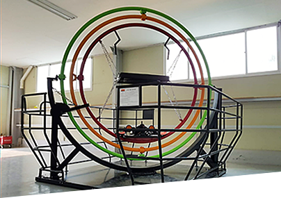 3차원 비행 훈련모형 장비 Human Gyroscope 사진